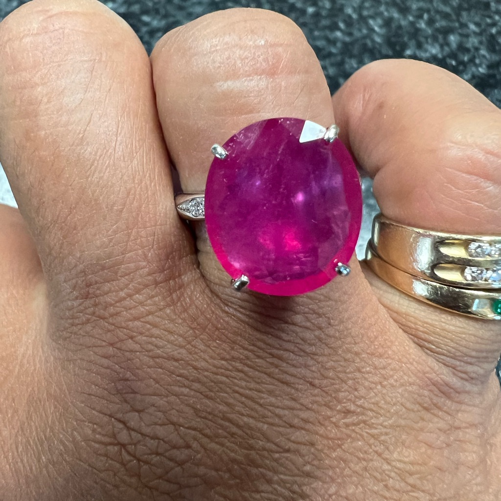 18k Elegant Ruby Ring